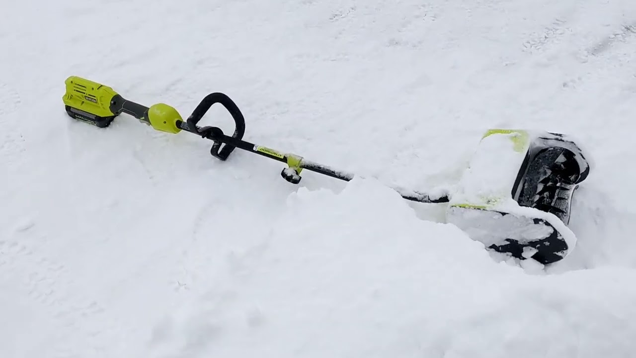 Обзор товара: Усовершенствованная снегоуборочная машина Ryobi 40 В для сильного снегопада