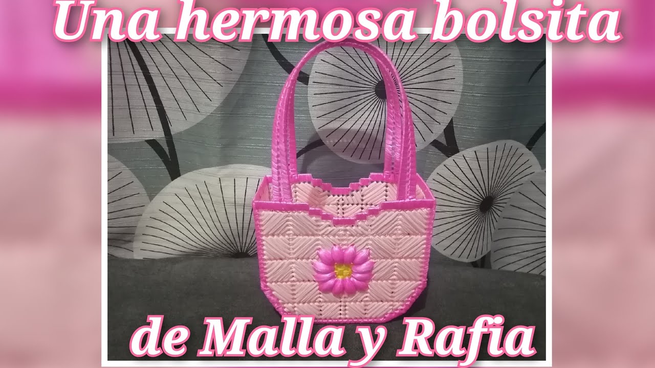 como hacer una Bolsita para dulces / de malla y rafia / paso a paso / plastic canvas / manualidades.