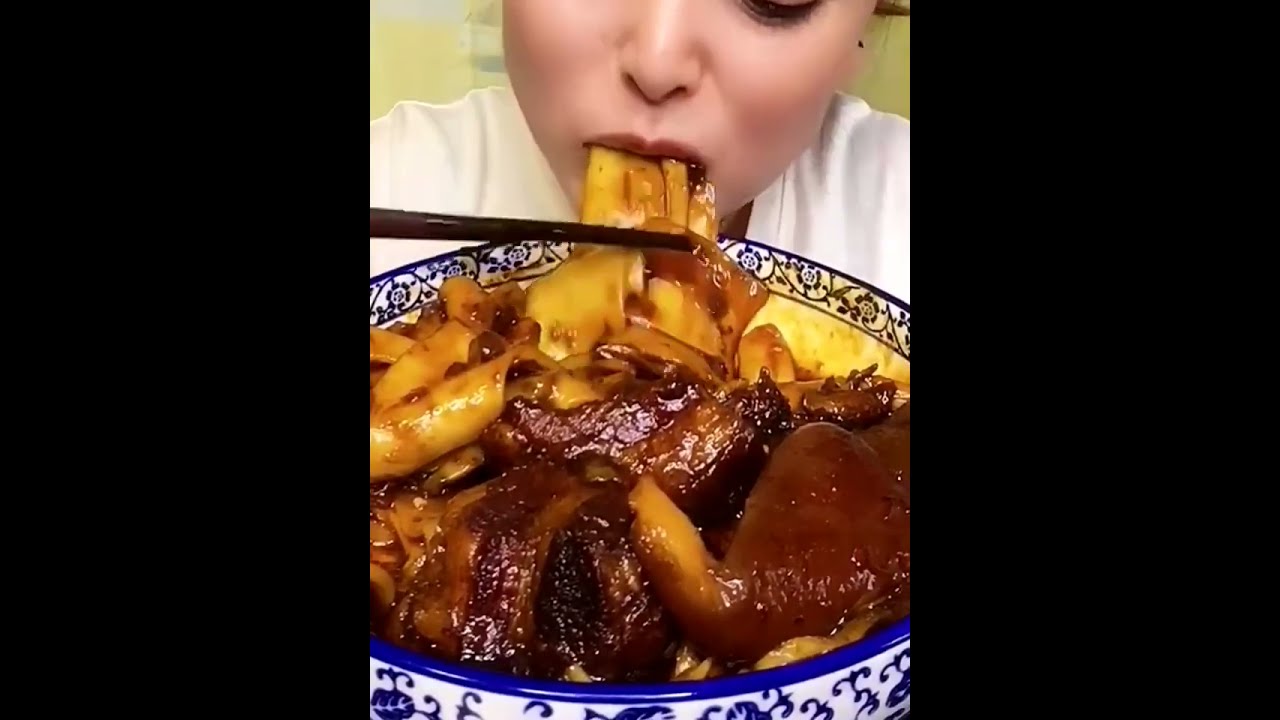 Yummy braised pork with wide noodles