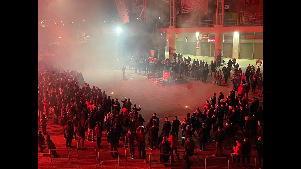 Το νυχτερινό μνημόσυνο της Θύρας 7 για τα αδικοχαμένα αδέρφια της τραγωδίας του 1981