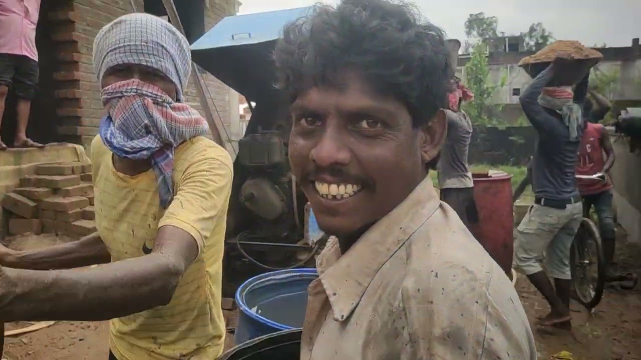 Mini lift mixture machine work 3200 S/F।  আজকে 2টি লিফ্ট মিক্সচার মেশিনে দিয়ে ছাদ ঢালাই করা হচ্ছে।