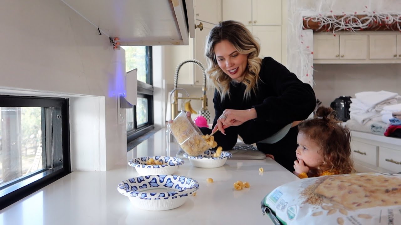 COOKING + CLEANING VLOG ✨ | Aaryn Williams