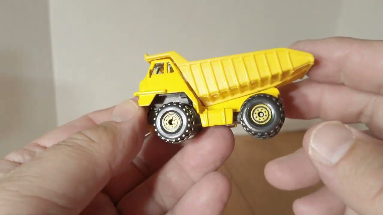 Die Cast Unboxing Video Redlines Blackwalls and Matchbox cars.