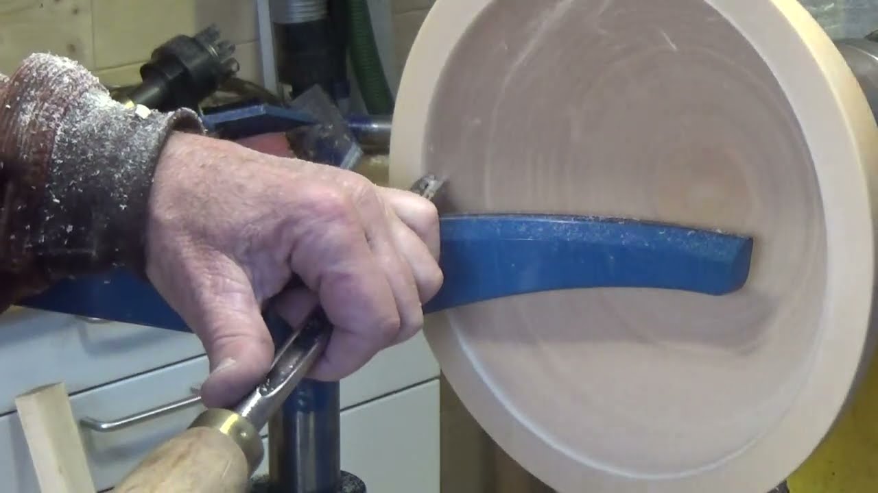 Aus eins mach drei, Vordrechseln mit dem Schalenstecher