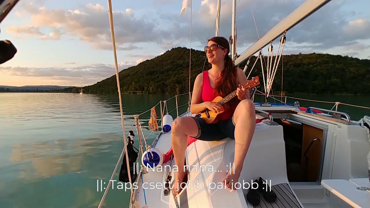 Balatonban halak vannak, előadja: Weiszburg Zsuzsi, gimnáziumi énektanár
