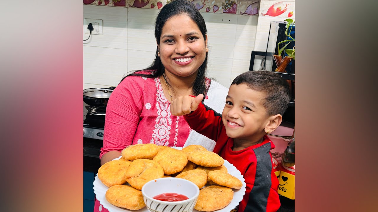 खुसखुशीत मटर कचोरी रेसिपी | Crispy Matar Kachori Recipe in Marathi | Street Style Khasta Kachori