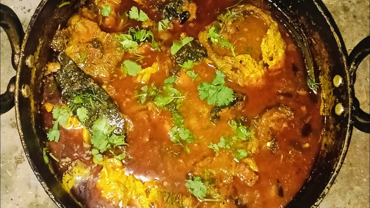 🍲😋चूल्हा पर बना देशी तरीके से मछली #Fish 🐟#fish curry #nonveg #food factory with Ananya #food #spicy