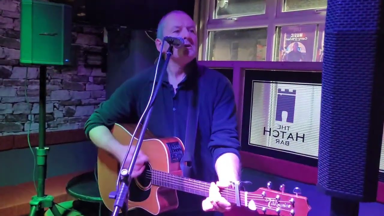 Gerry O'Brien singing Folsom Prison Blues in The Hatch Bar in The Hounds Rest Ardee -17th January 26