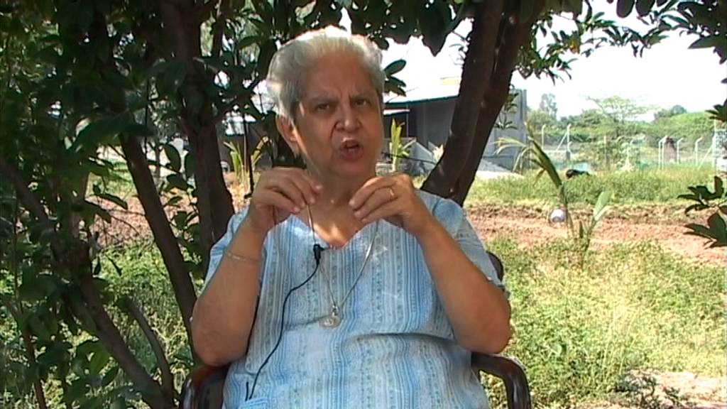 Roshan Kerawala in the Meherabad gardens 2007