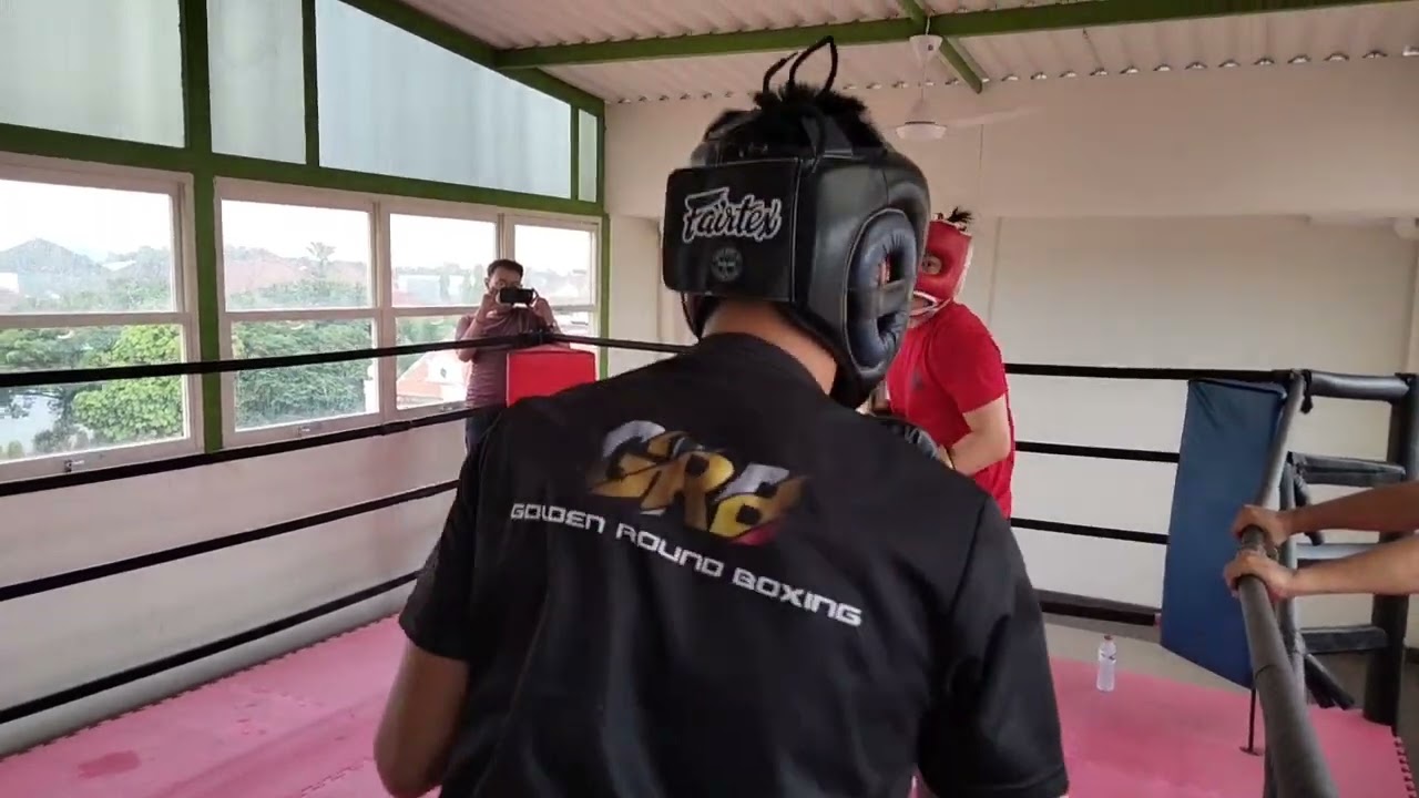 sparring with Adam calon atlit