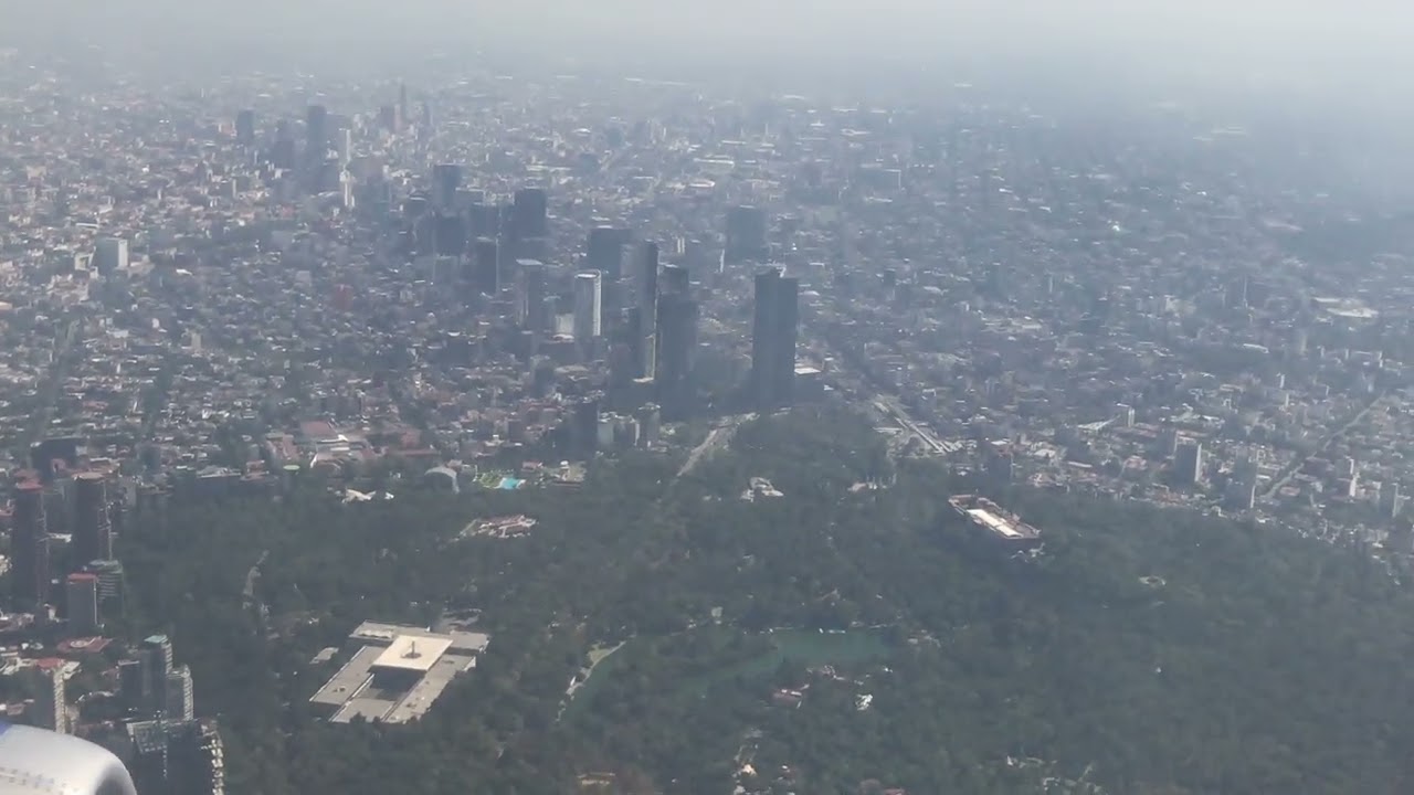 Landing at Mexico City airport 4K