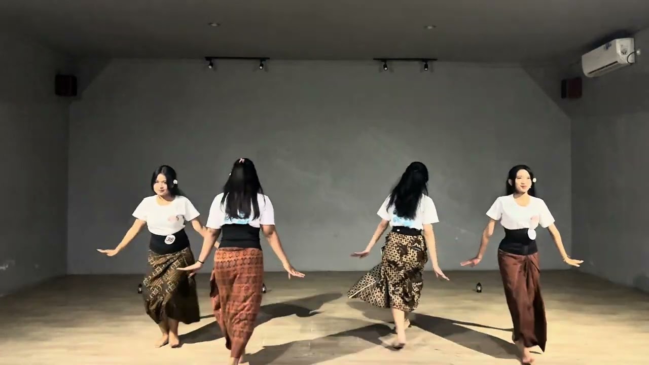 Ujian Praktek Tari Kreasi “Damar Mesunar” XII B2:      