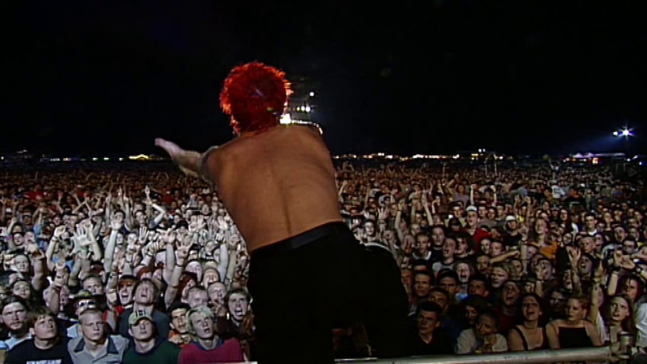 Stone Temple Pilots - Trippin' on a Hole in a Paper Heart  (Bizarre Festival 2001) HD