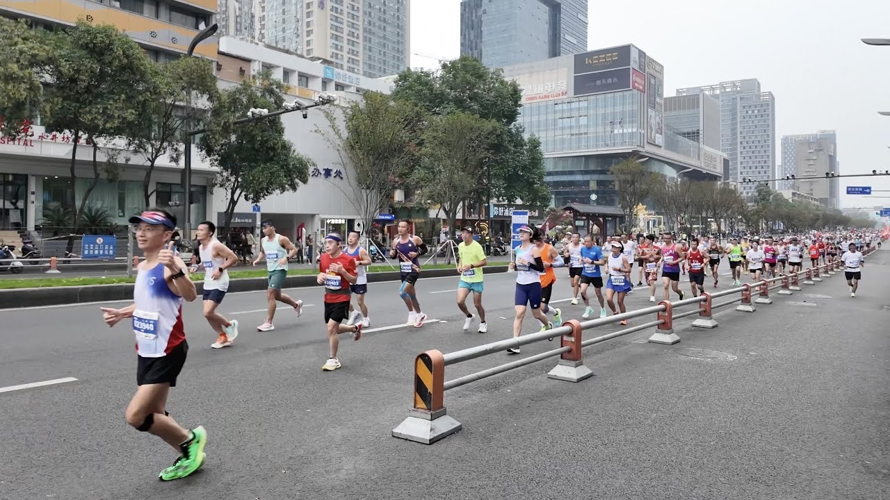 China Walking Chengdu Marathon race 4K, DJI Pocket 3 test filming.（成都马拉松大赛）