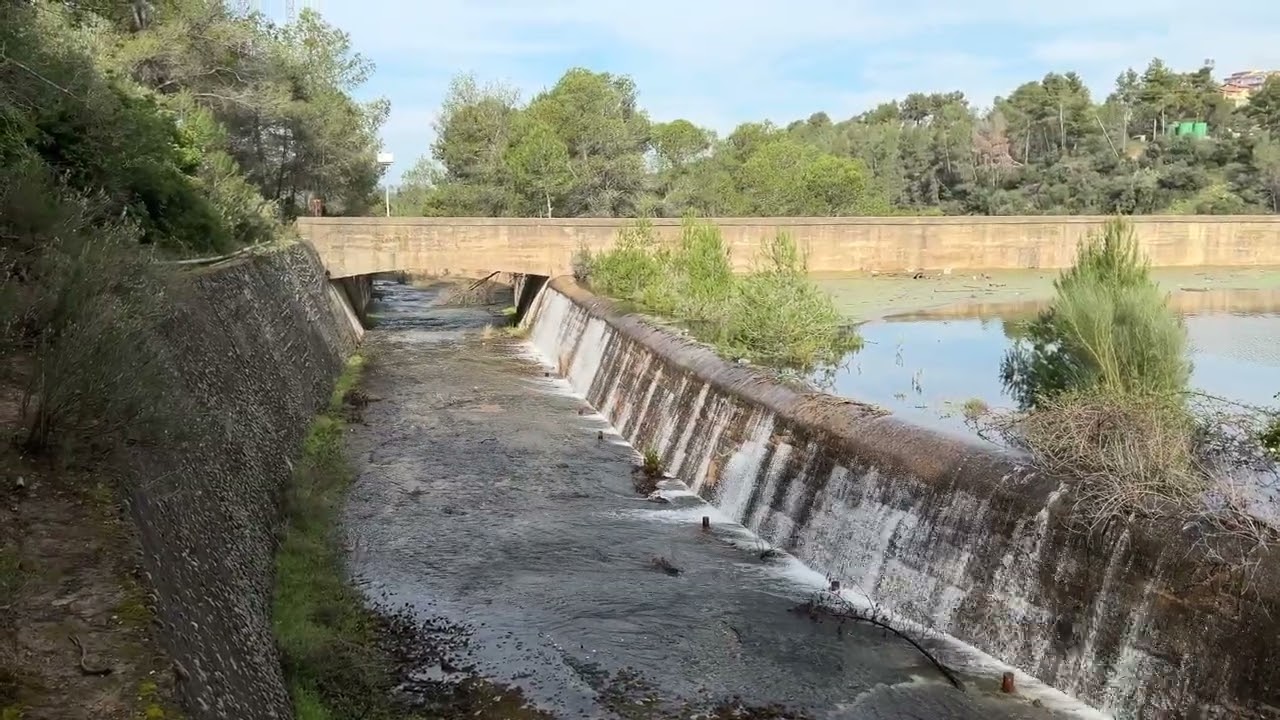 El pantà de Guiamets arriba al 100% de la seva capacitat i torna a sobreeixir després de 22 anys