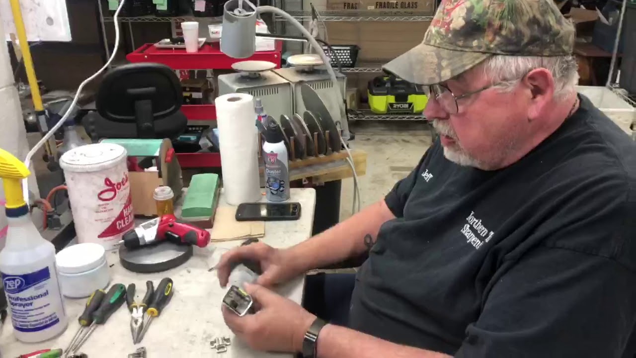 Changing the Hinge on a Volt/ Saphir/ and Opal clippers. All have the same hinge.