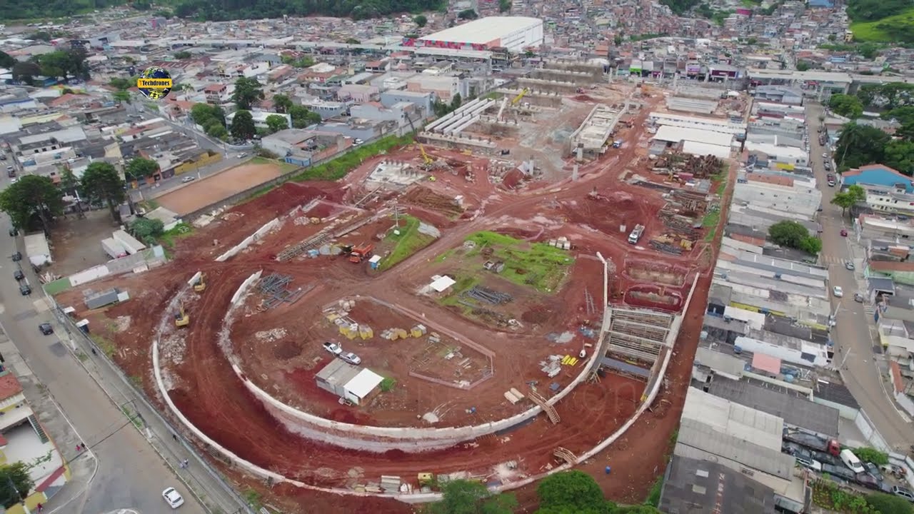 OBRAS PÁTIO RAGUEB CHOHFI ELE COMEÇA A TOMAR FORMA