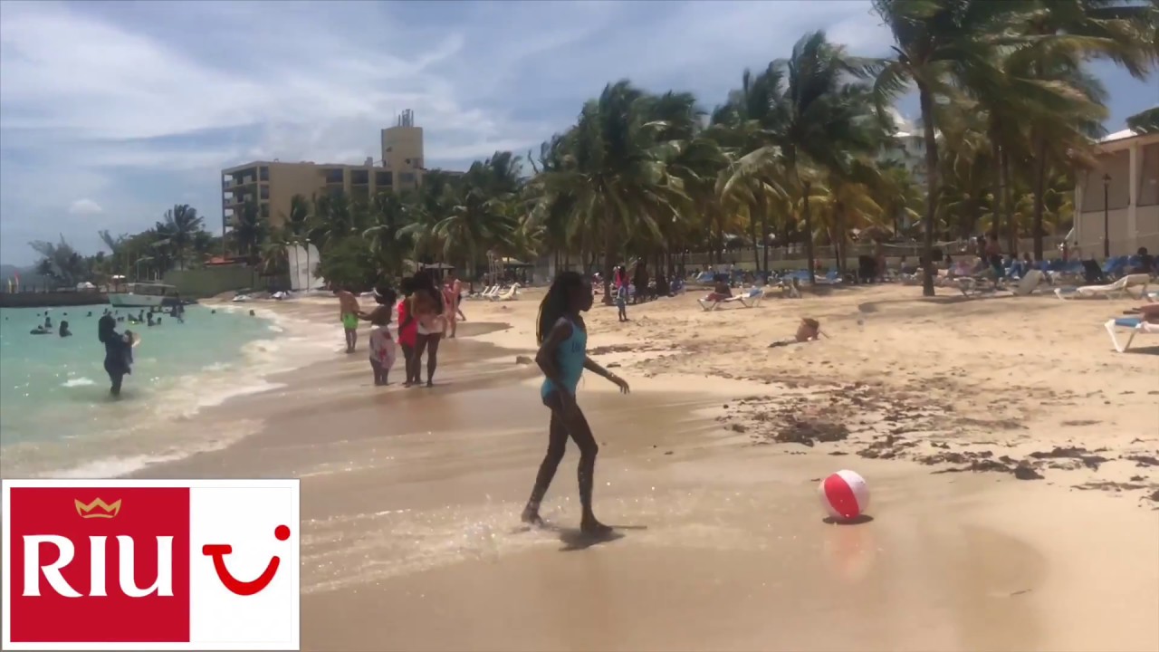 Riu Ocho Rios is located right on Mammee Bay, a beach with fine white sands and crystalline waters
