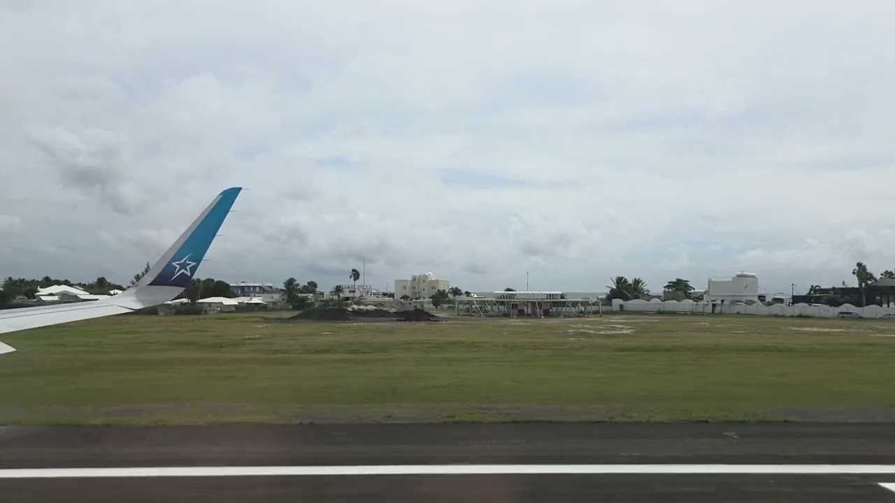 Air Transat Flight TS285 departing Princess Juliana International Airport (SXM) Look at the crowd!
