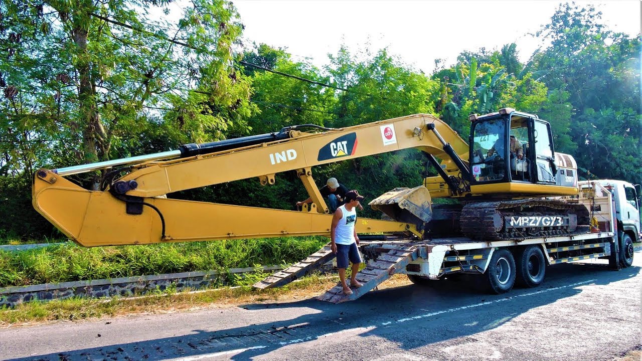 CAT 320D L Long Reach Excavator Transport By Self Loader Truck Isuzu Giga FVZ 285PS