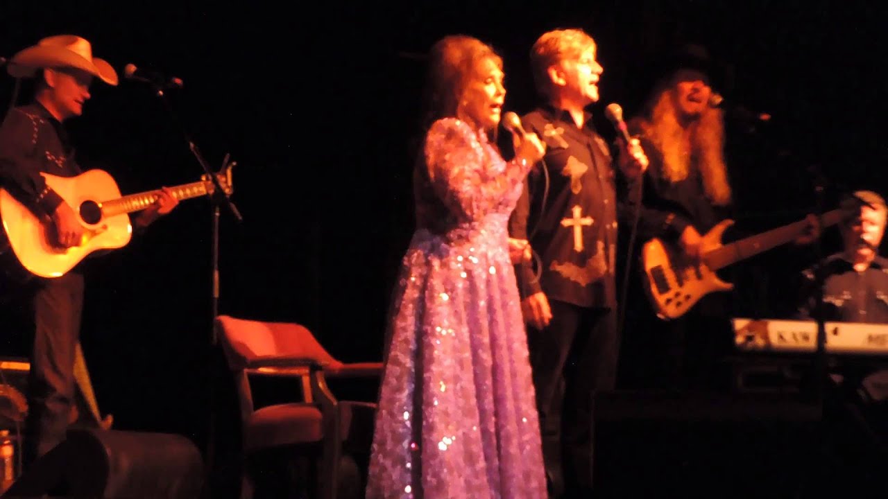 LORETTA LYNN LIVE 2014 GOSPEL MELODY & Coal MINERS DAUGHTER