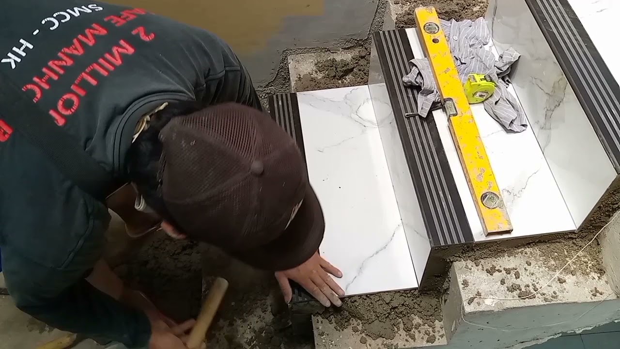 cara memasang keramik tangga,