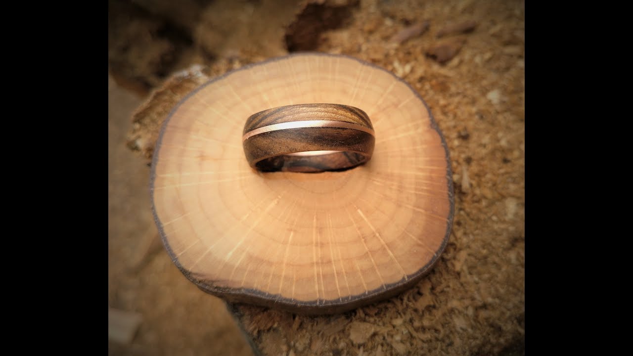 Como hacer anillo con madera de nogal y moneda  antigua(1870) de cobre(wooden and metal ring)