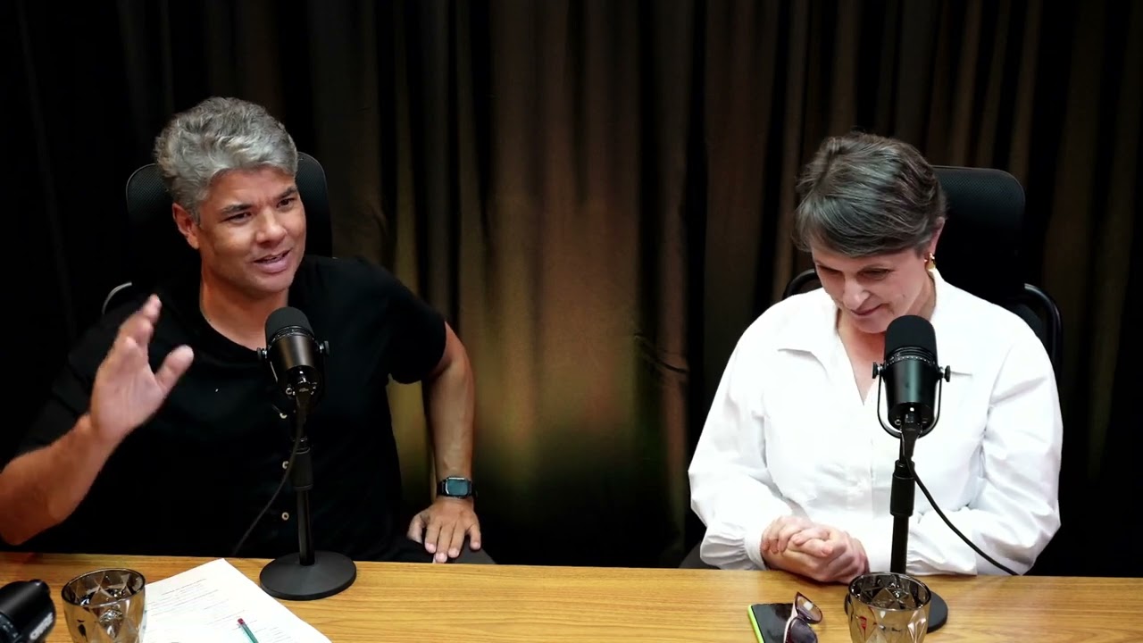 🚀 Digitalização do Serviço Público e Eficiência Administrativa: Conversa com Roberta Neiva! 🏛️💡