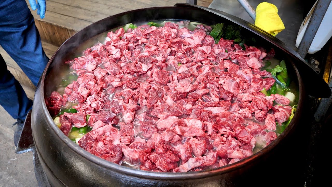 Удивительно! Корейский суп с говядиной и рисом (кукбап), корейская уличная еда