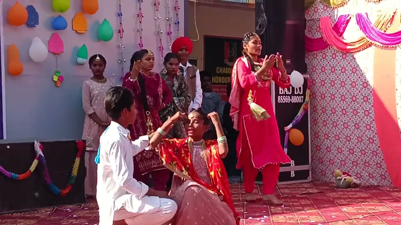 Performance on Dhiyaan Song