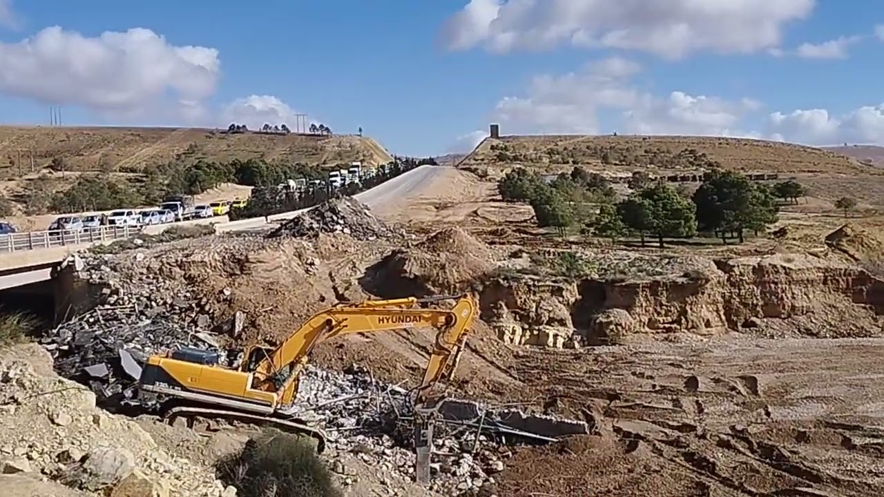 حادث مرور يسبب غلق الطريق الوطني رقم واحد بين مدينة الجلفة وعين معبد 