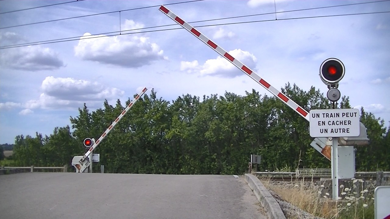 Spoorwegovergang Chenois (F) // Railroad crossing // Passage à niveau