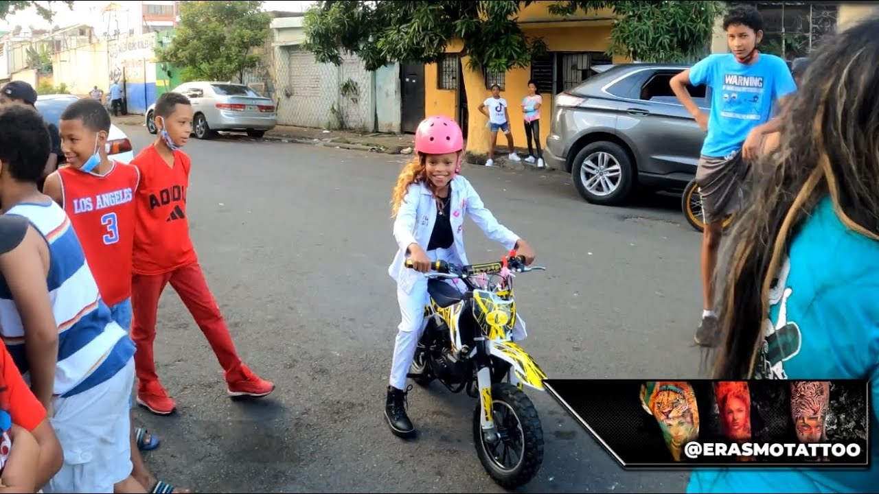 LA TUKITI COMPRO SU MOTOR Y PONE CLARO A MIRANDITA FAMILY MIENTRAS LE HACEN MAGIA (EL MAGO DANNY)