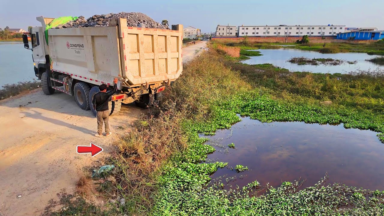 OHH BE Watchful Starting Landfill Task using Dump Truck 25-Ton & Skill Dozer C3 Push Soil into WATER