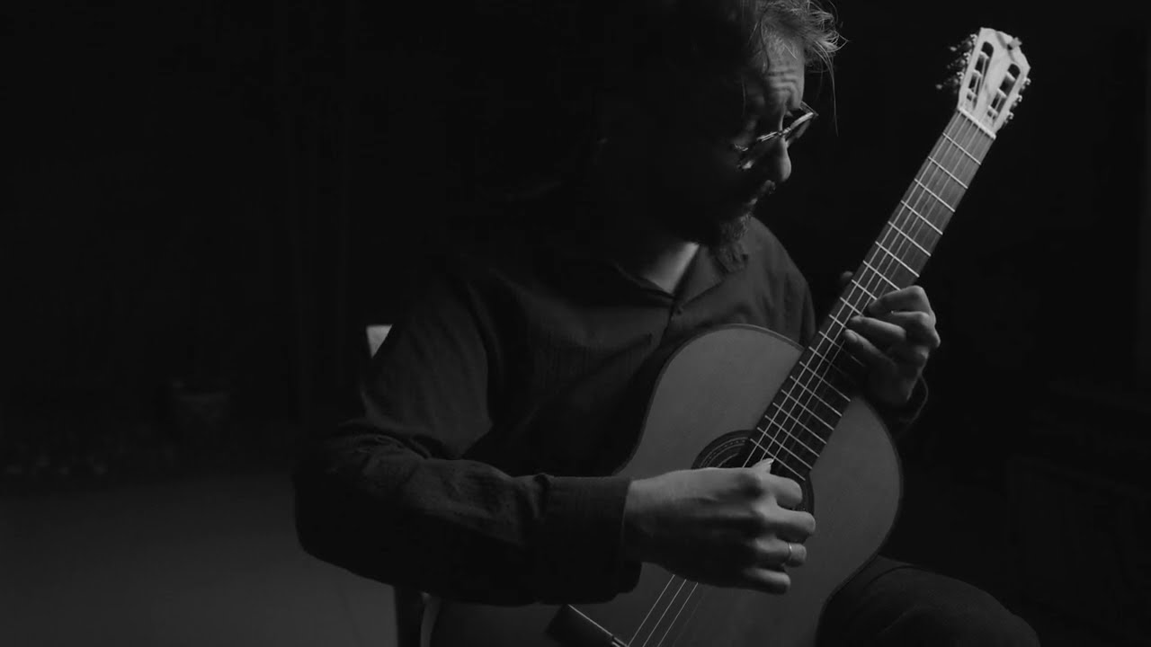 Berceuse para soñar despierto de Rodrigo Nefthalí - Pablo Garibay, Guitarra