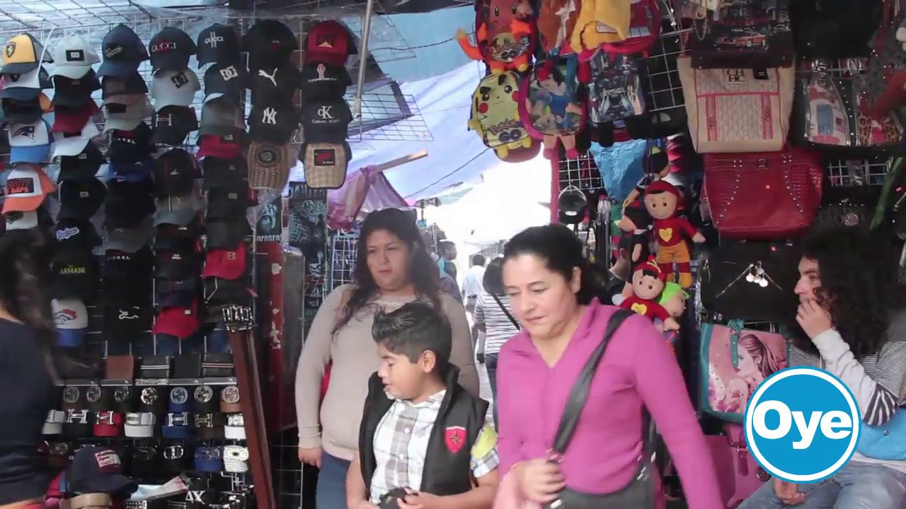 Comerciantes de Clavijero y Jáuregui invaden las banquetas aseguran tener permisos para vender