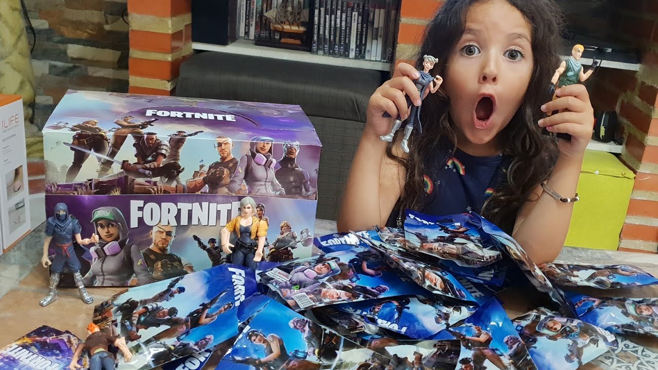 fortnite muñecos de sobres sorpresa nuestro cofre de fortnite