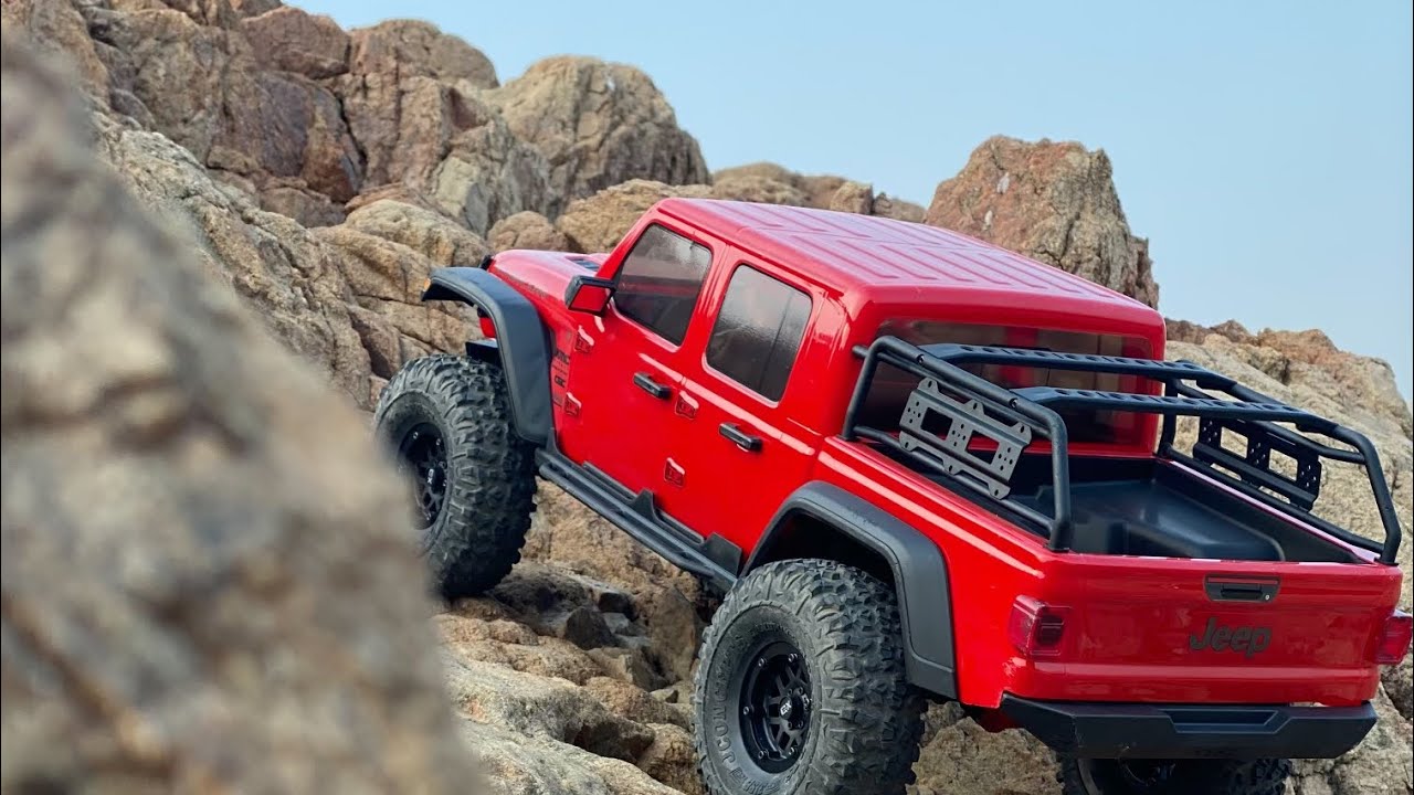 AXIAL’S SCX10 III JEEP JT GLADIATOR VS SCX10 III JEEP JLU RUBICON