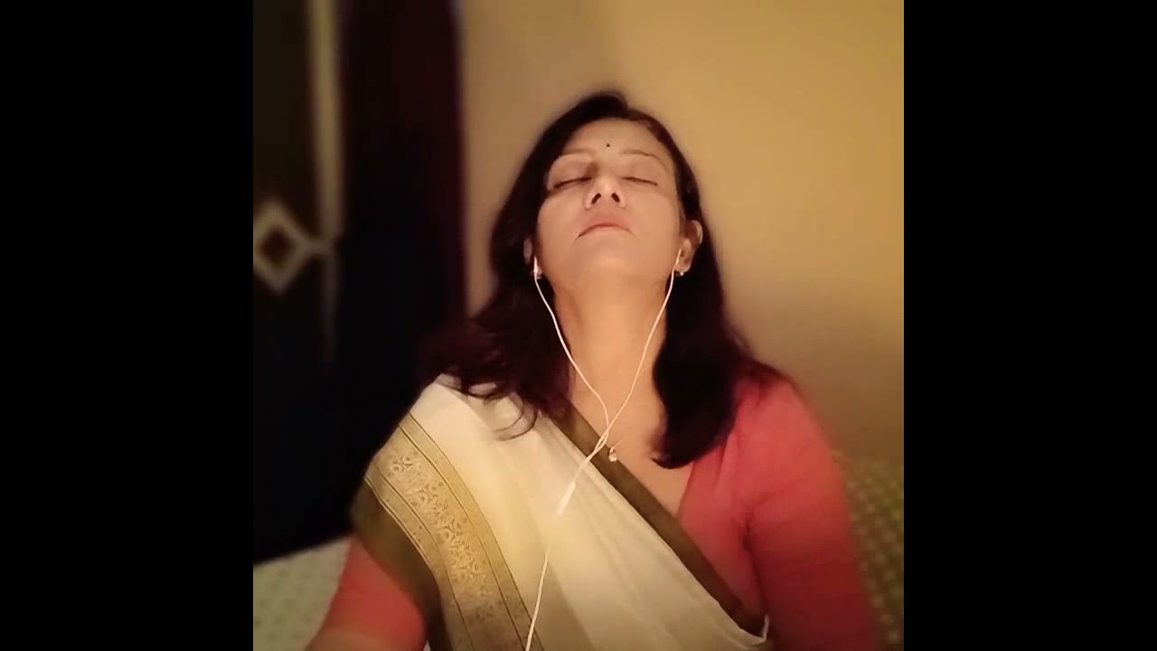 Aaamar sokol dukher prodeep jwele dibos gele korbo nibedon.... RABINDRA SANGEET BY LINA BHATTACHARYA