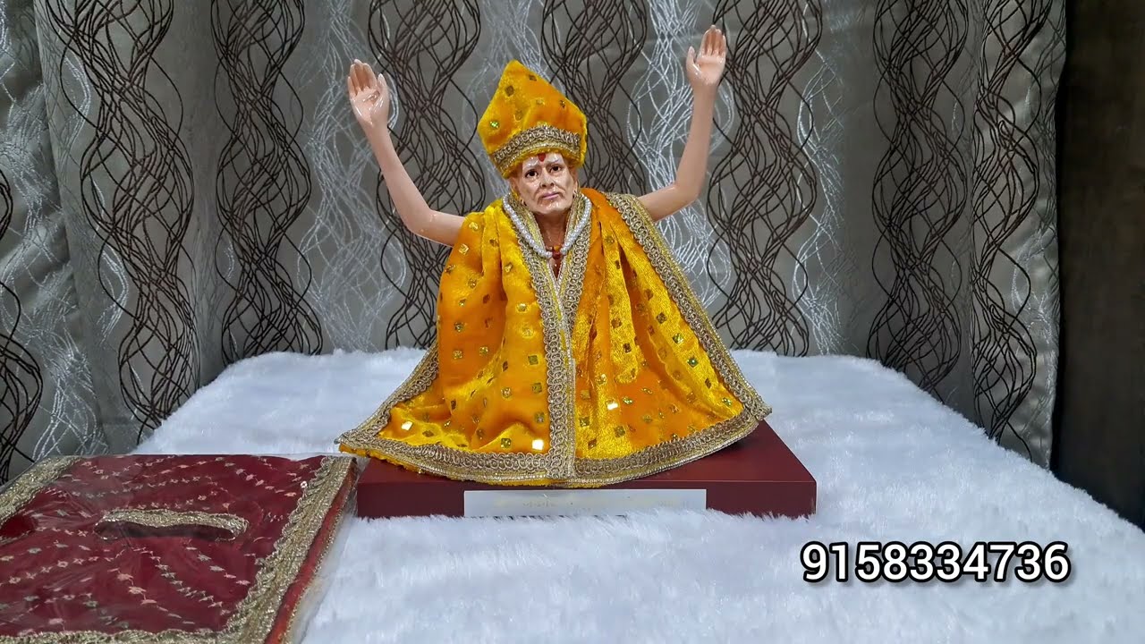 गुरुपौर्णिमानिमित्त स्वामींची मूर्ती आणि वस्त्रे 