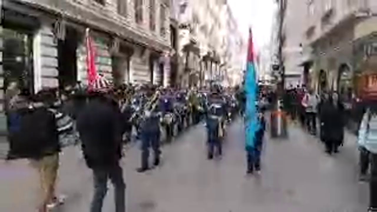 Flashmob Gardemusik und Royal Air Force Music Band of OMAN