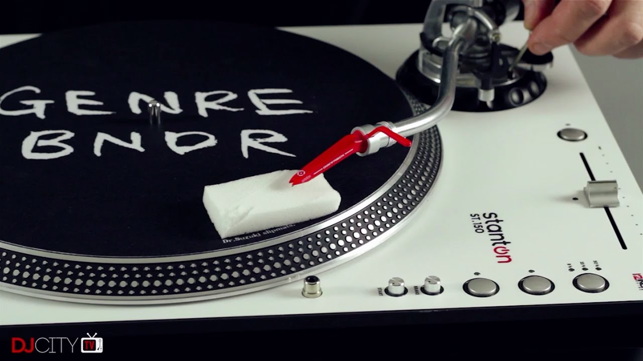 Cleaning Your Turntable Needle With a Foam Sponge