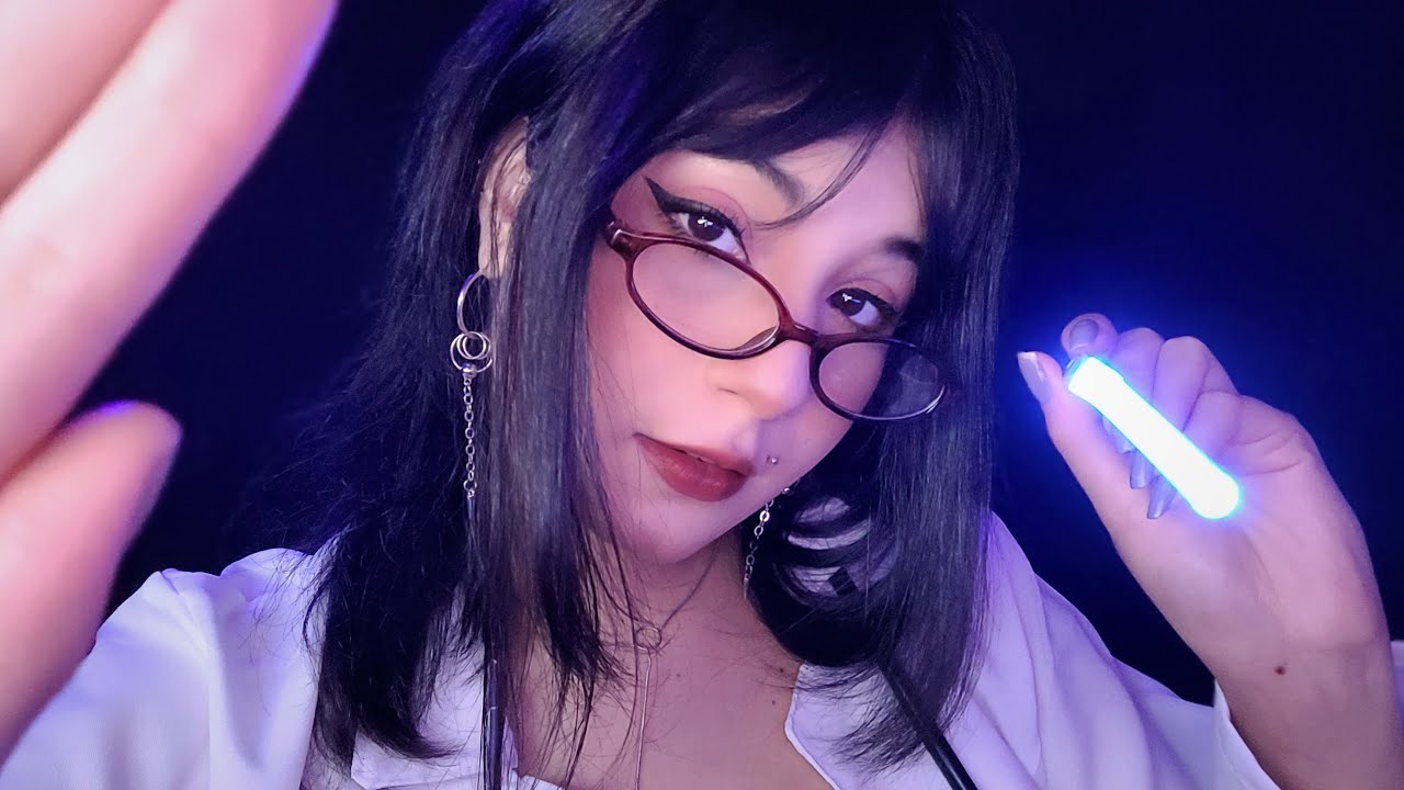 ASMR | MÉDICA CARINHOSA TE EXAMINA 🩺