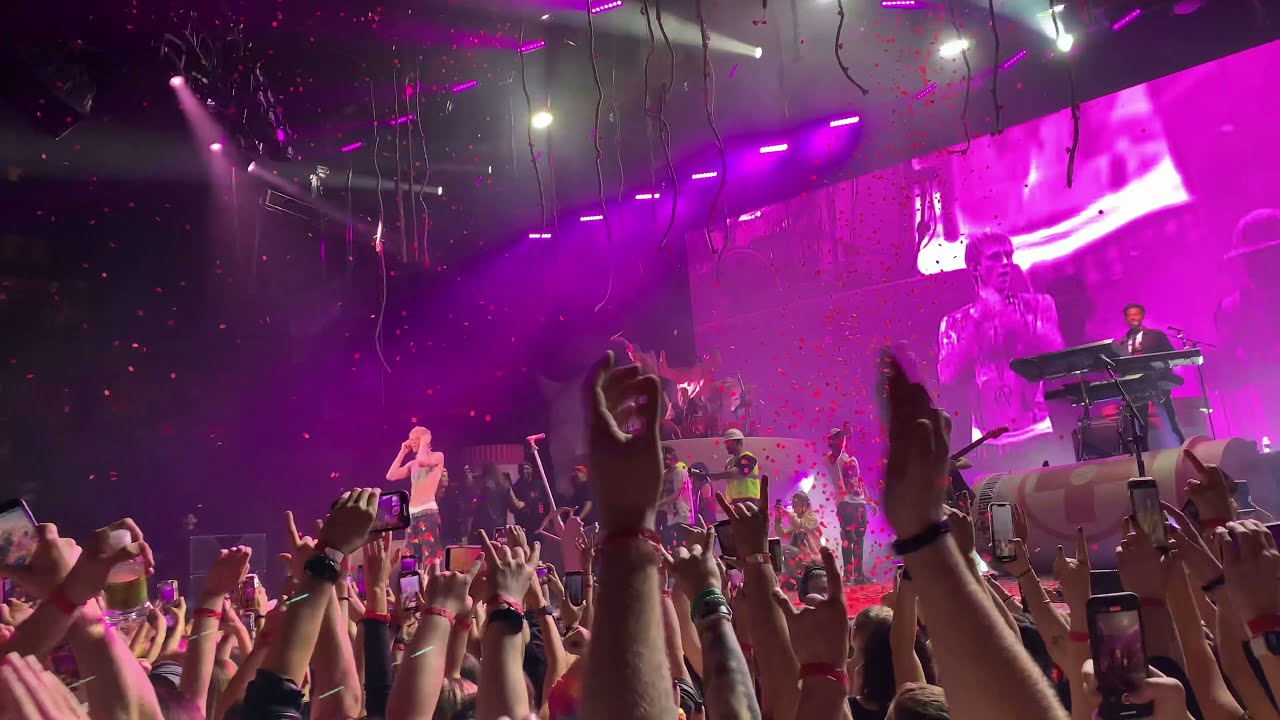 Machine Gun Kelly - Bloody Valentine 4K Live in Uncasville, CT 10/31/21
