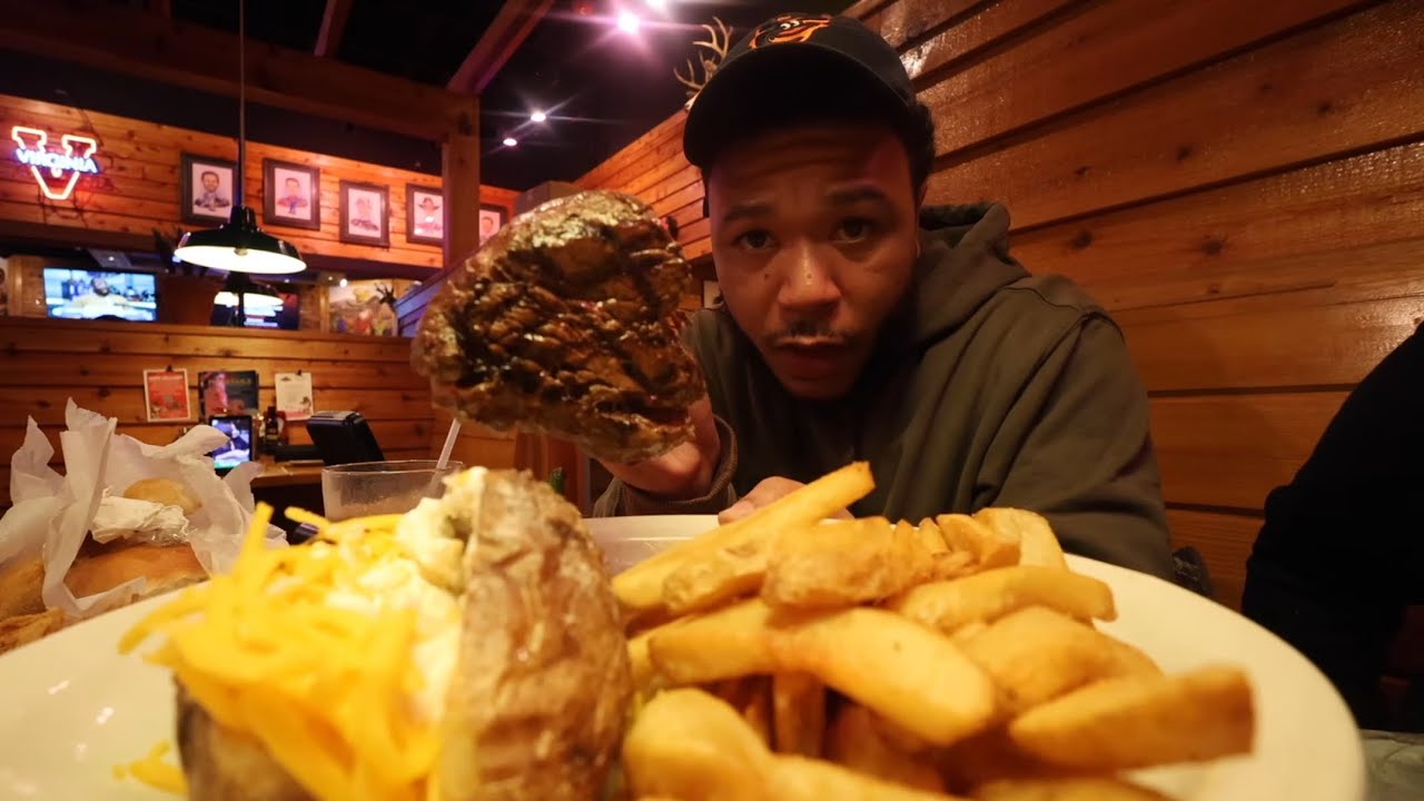 Впервые пробую Texas Roadhouse…