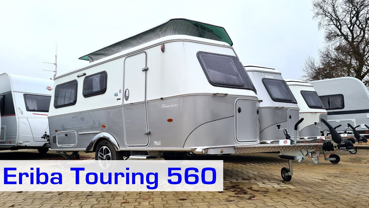Eriba Touring 560 Etagenbetten am Bug und Sitzgruppe am Heck