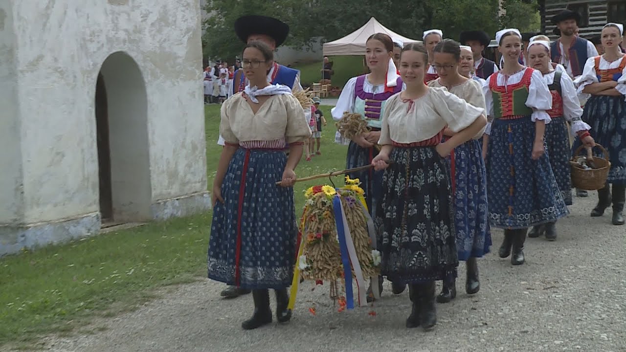 Dožinky v Múzeu slovenskej dediny