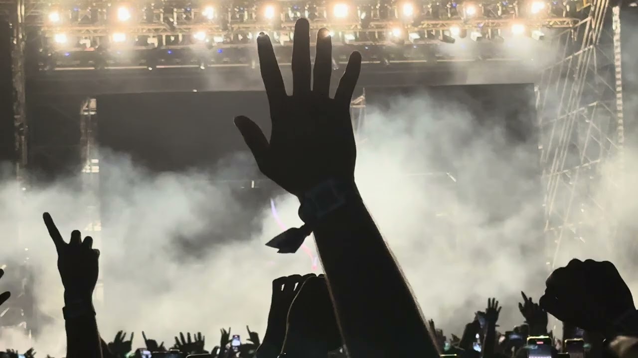 Martin Garrix performing on Holi day 2025 at DY Patil Stadium Navi Mumbai.Enjoy the Show🥳