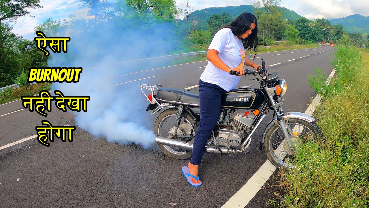 GIRL BURNOUT YAMAHA RX 🔥🔥🔥😱😱 || BURNOUT #girlrider #2stroke #yamaha