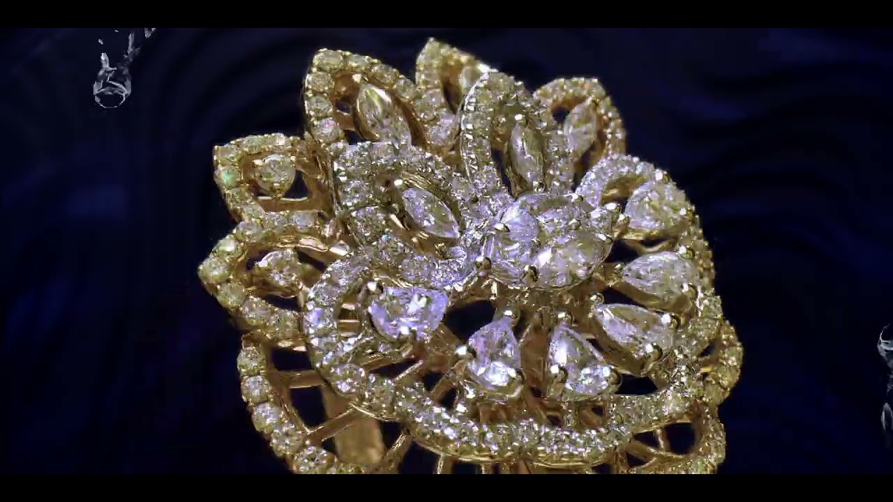 Shop the happy hues of dazzling diamond at Saravana Store Elite Diamond